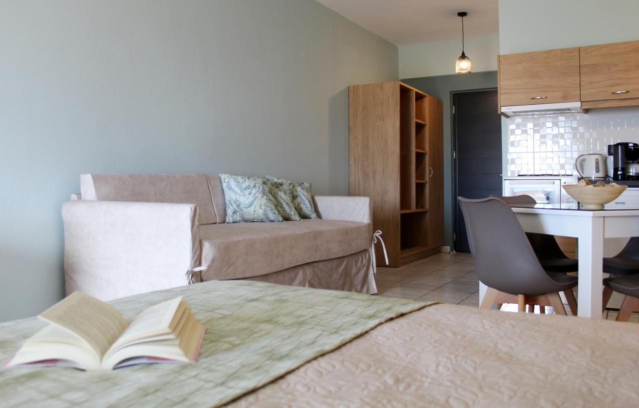 Poledas Apartments เยโอริยิอูโปลิส ภายนอก รูปภาพ