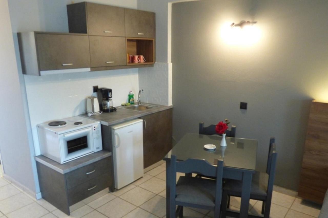 Poledas Apartments เยโอริยิอูโปลิส ภายนอก รูปภาพ