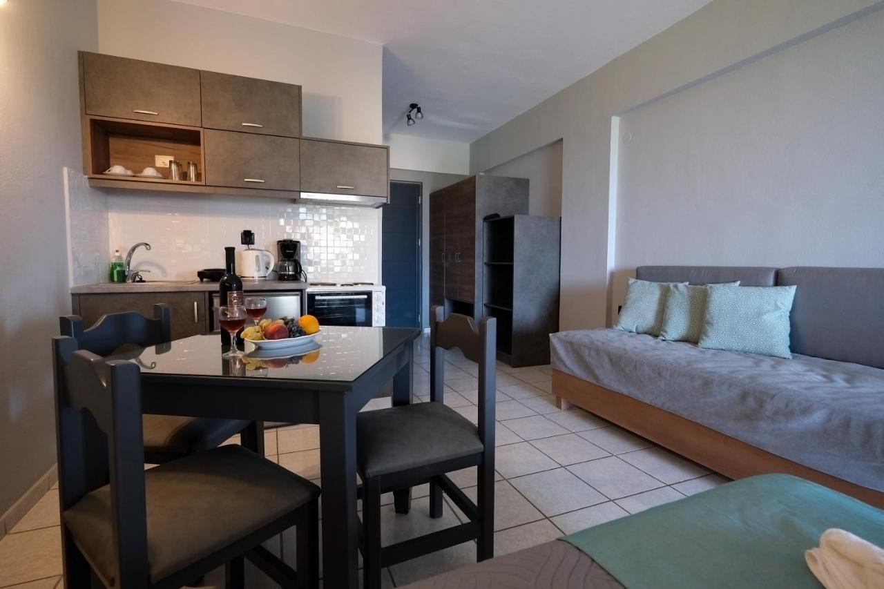 Poledas Apartments เยโอริยิอูโปลิส ภายนอก รูปภาพ